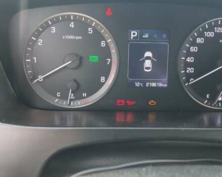 Черный Хендай Соната, объемом двигателя 2 л и пробегом 220 тыс. км за 12000 $, фото 1 на Automoto.ua