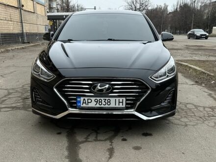 Чорний Хендай Соната, об'ємом двигуна 2.4 л та пробігом 112 тис. км за 13999 $, фото 1 на Automoto.ua