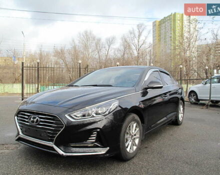 Чорний Хендай Соната, об'ємом двигуна 2 л та пробігом 370 тис. км за 13300 $, фото 1 на Automoto.ua