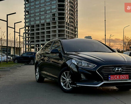 Черный Хендай Соната, объемом двигателя 2 л и пробегом 171 тыс. км за 12650 $, фото 1 на Automoto.ua