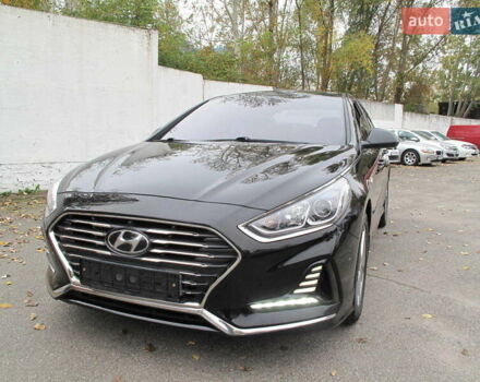 Черный Хендай Соната, объемом двигателя 2 л и пробегом 396 тыс. км за 14500 $, фото 1 на Automoto.ua
