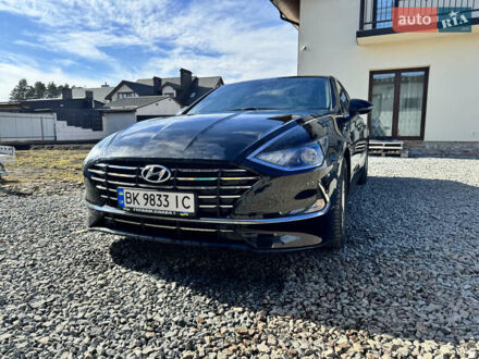 Хендай Соната 2019 у Львові на Automoto.ua Чорний Хендай Соната, об'ємом двигуна 2 л та пробігом 149 тис. км за 17990 $, фото 1 на Automoto.ua
