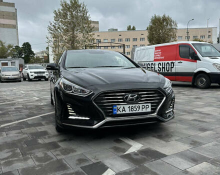 Черный Хендай Соната, объемом двигателя 2 л и пробегом 99 тыс. км за 16600 $, фото 1 на Automoto.ua