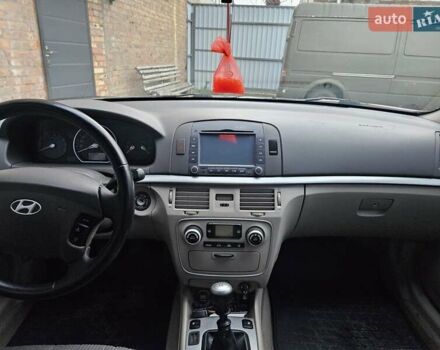 Фіолетовий Хендай Соната, об'ємом двигуна 2.4 л та пробігом 215 тис. км за 5800 $, фото 6 на Automoto.ua