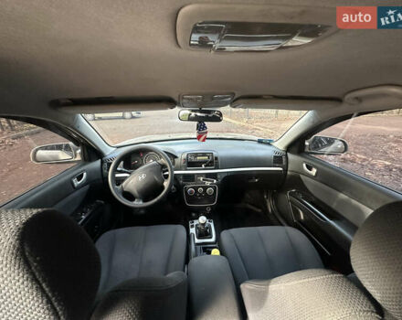 Коричневый Хендай Соната, объемом двигателя 2 л и пробегом 420 тыс. км за 5000 $, фото 11 на Automoto.ua