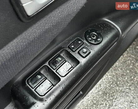 Коричневый Хендай Соната, объемом двигателя 2 л и пробегом 243 тыс. км за 5950 $, фото 5 на Automoto.ua