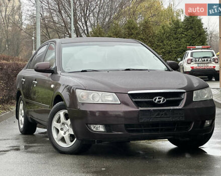 Коричневый Хендай Соната, объемом двигателя 2 л и пробегом 243 тыс. км за 5950 $, фото 1 на Automoto.ua