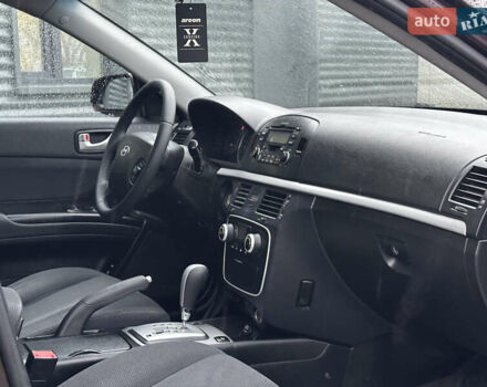 Коричневый Хендай Соната, объемом двигателя 2 л и пробегом 243 тыс. км за 5950 $, фото 4 на Automoto.ua