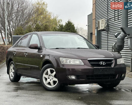 Коричневый Хендай Соната, объемом двигателя 2 л и пробегом 243 тыс. км за 5950 $, фото 4 на Automoto.ua