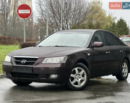 Коричневый Хендай Соната, объемом двигателя 2 л и пробегом 243 тыс. км за 5950 $, фото 5 на Automoto.ua