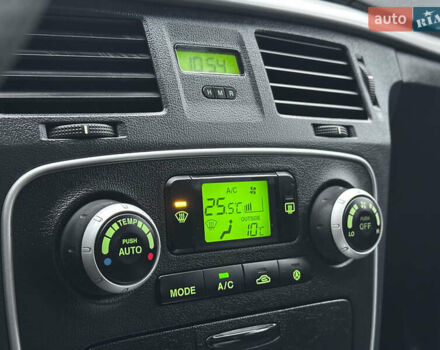 Коричневый Хендай Соната, объемом двигателя 2 л и пробегом 243 тыс. км за 5950 $, фото 13 на Automoto.ua