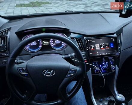 Коричневий Хендай Соната, об'ємом двигуна 2 л та пробігом 264 тис. км за 8000 $, фото 35 на Automoto.ua