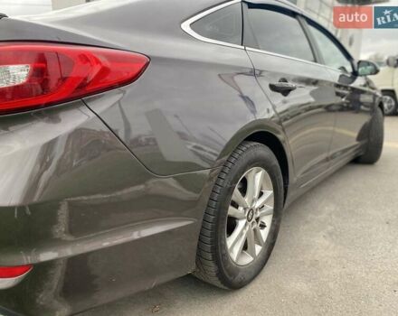 Коричневый Хендай Соната, объемом двигателя 2.36 л и пробегом 140 тыс. км за 8699 $, фото 6 на Automoto.ua