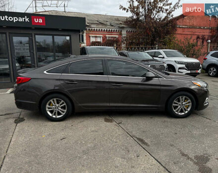 Коричневый Хендай Соната, объемом двигателя 2.4 л и пробегом 129 тыс. км за 11990 $, фото 5 на Automoto.ua