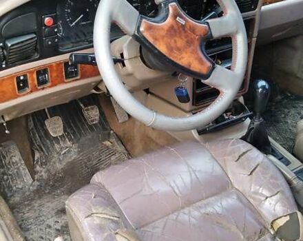 Хендай Соната 1993 в Львове на Automoto.ua Красный Хендай Соната, объемом двигателя 2 л и пробегом 359 тыс. км за 1300 $, фото 12 на Automoto.ua