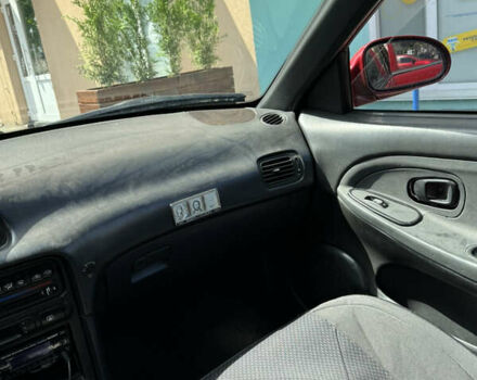Красный Хендай Соната, объемом двигателя 2 л и пробегом 50 тыс. км за 1700 $, фото 10 на Automoto.ua