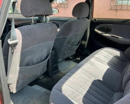 Красный Хендай Соната, объемом двигателя 2 л и пробегом 230 тыс. км за 1600 $, фото 3 на Automoto.ua