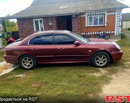 Червоний Хендай Соната, об'ємом двигуна 2 л та пробігом 336 тис. км за 2150 $, фото 1 на Automoto.ua