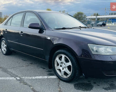 Красный Хендай Соната, объемом двигателя 2.4 л и пробегом 219 тыс. км за 6300 $, фото 5 на Automoto.ua