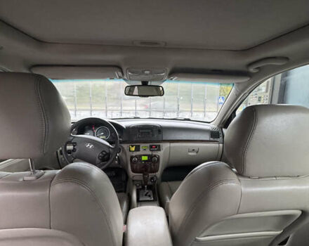 Красный Хендай Соната, объемом двигателя 3.34 л и пробегом 256 тыс. км за 5000 $, фото 7 на Automoto.ua