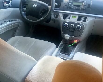 Червоний Хендай Соната, об'ємом двигуна 2.4 л та пробігом 300 тис. км за 2400 $, фото 1 на Automoto.ua