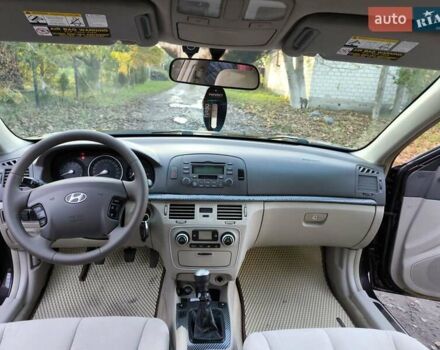 Червоний Хендай Соната, об'ємом двигуна 2 л та пробігом 280 тис. км за 4999 $, фото 30 на Automoto.ua