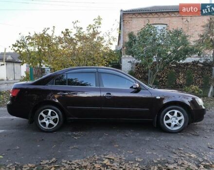 Хендай Соната 2006 у Казатине на Automoto.ua Червоний Хендай Соната, об'ємом двигуна 2 л та пробігом 280 тис. км за 5200 $, фото 8 на Automoto.ua