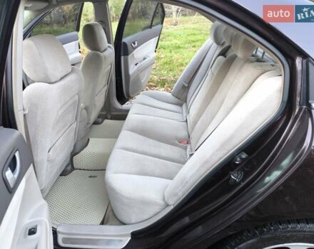 Хендай Соната 2006 у Казатине на Automoto.ua Червоний Хендай Соната, об'ємом двигуна 2 л та пробігом 280 тис. км за 5200 $, фото 13 на Automoto.ua