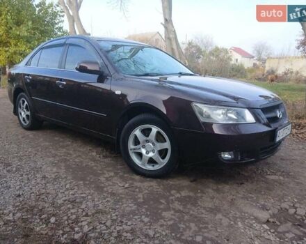 Червоний Хендай Соната, об'ємом двигуна 2 л та пробігом 280 тис. км за 4999 $, фото 3 на Automoto.ua