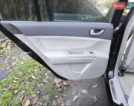 Червоний Хендай Соната, об'ємом двигуна 2 л та пробігом 280 тис. км за 4999 $, фото 32 на Automoto.ua