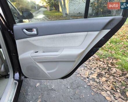 Хендай Соната 2006 у Казатине на Automoto.ua Червоний Хендай Соната, об'ємом двигуна 2 л та пробігом 280 тис. км за 5200 $, фото 24 на Automoto.ua