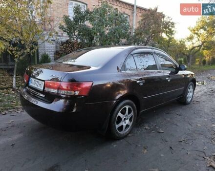 Хендай Соната 2006 у Казатине на Automoto.ua Червоний Хендай Соната, об'ємом двигуна 2 л та пробігом 280 тис. км за 5200 $, фото 5 на Automoto.ua