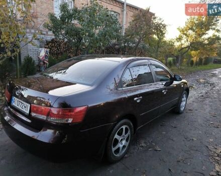 Хендай Соната 2006 у Казатине на Automoto.ua Червоний Хендай Соната, об'ємом двигуна 2 л та пробігом 280 тис. км за 5200 $, фото 19 на Automoto.ua