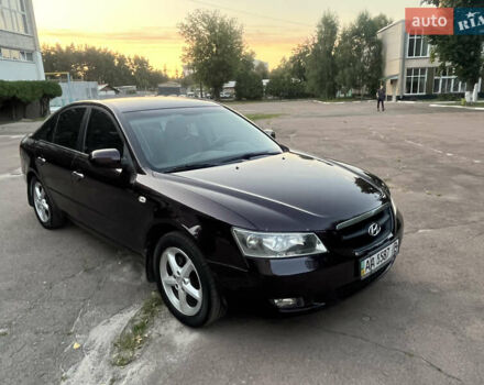 Красный Хендай Соната, объемом двигателя 2.4 л и пробегом 274 тыс. км за 6150 $, фото 6 на Automoto.ua