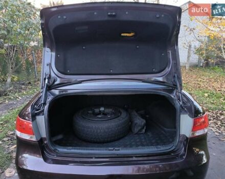 Хендай Соната 2006 у Казатине на Automoto.ua Червоний Хендай Соната, об'ємом двигуна 2 л та пробігом 280 тис. км за 5200 $, фото 16 на Automoto.ua