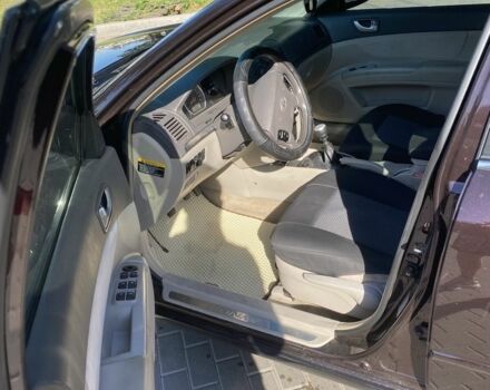 Червоний Хендай Соната, об'ємом двигуна 2 л та пробігом 270 тис. км за 5000 $, фото 7 на Automoto.ua