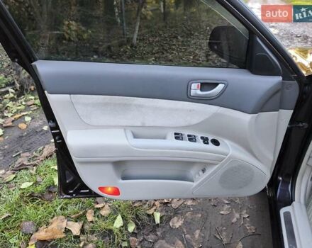 Хендай Соната 2006 у Казатине на Automoto.ua Червоний Хендай Соната, об'ємом двигуна 2 л та пробігом 280 тис. км за 5200 $, фото 23 на Automoto.ua