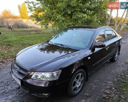 Хендай Соната 2006 у Казатине на Automoto.ua Червоний Хендай Соната, об'ємом двигуна 2 л та пробігом 280 тис. км за 5200 $, фото 10 на Automoto.ua