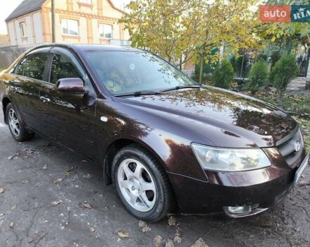 Хендай Соната 2006 у Казатине на Automoto.ua Червоний Хендай Соната, об'ємом двигуна 2 л та пробігом 280 тис. км за 5200 $, фото 9 на Automoto.ua