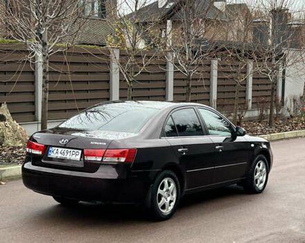 Красный Хендай Соната, объемом двигателя 2 л и пробегом 348 тыс. км за 6800 $, фото 4 на Automoto.ua