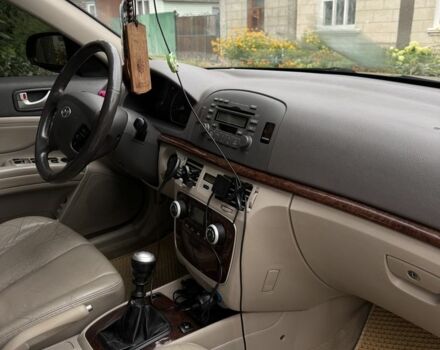 Красный Хендай Соната, объемом двигателя 2.4 л и пробегом 252 тыс. км за 5800 $, фото 7 на Automoto.ua