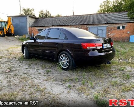 Красный Хендай Соната, объемом двигателя 2 л и пробегом 259 тыс. км за 7300 $, фото 3 на Automoto.ua