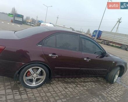 Красный Хендай Соната, объемом двигателя 2.4 л и пробегом 302 тыс. км за 6000 $, фото 1 на Automoto.ua