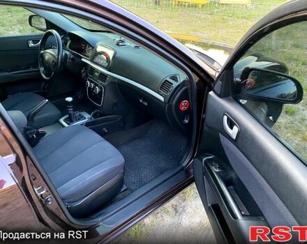Красный Хендай Соната, объемом двигателя 2 л и пробегом 259 тыс. км за 7300 $, фото 8 на Automoto.ua