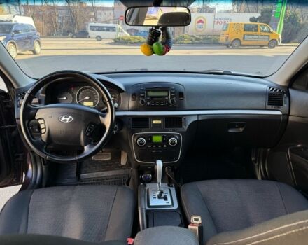 Красный Хендай Соната, объемом двигателя 2 л и пробегом 260 тыс. км за 4700 $, фото 5 на Automoto.ua