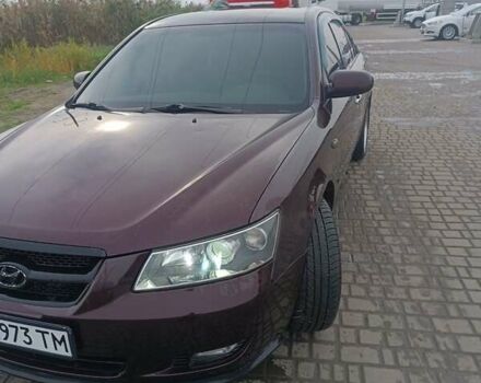 Красный Хендай Соната, объемом двигателя 2.4 л и пробегом 302 тыс. км за 6000 $, фото 3 на Automoto.ua