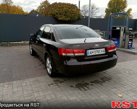 Червоний Хендай Соната, об'ємом двигуна 2.4 л та пробігом 253 тис. км за 5800 $, фото 4 на Automoto.ua