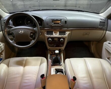 Червоний Хендай Соната, об'ємом двигуна 2.4 л та пробігом 133 тис. км за 8500 $, фото 16 на Automoto.ua