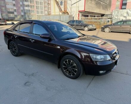 Красный Хендай Соната, объемом двигателя 2 л и пробегом 260 тыс. км за 4700 $, фото 2 на Automoto.ua