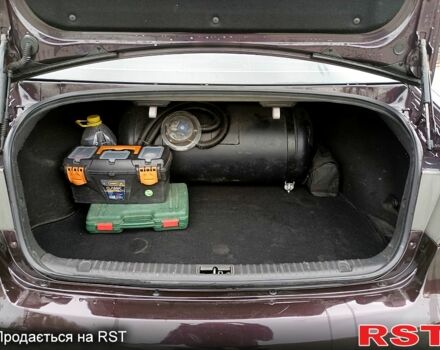 Червоний Хендай Соната, об'ємом двигуна 2.4 л та пробігом 253 тис. км за 5800 $, фото 11 на Automoto.ua